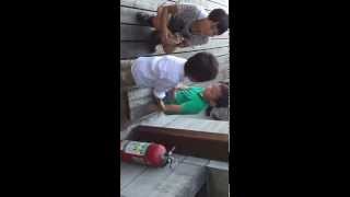 【動画】【投稿】中国の子供の大喧嘩!!　Chinese boys fight!!!