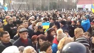 Посольство Росії у Києві закидали яйцями