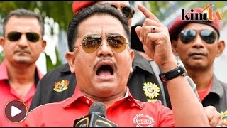 "Ali Tinju, duduk diam-diam," kata Khalid