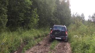 Chevrolet Нива по грязи на летней резине