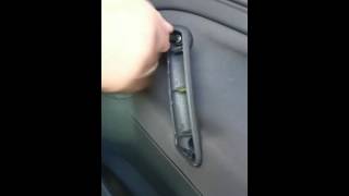 Снятие правой обшивки двери Фольксваген Пассат (Volkswagen Passat)