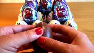 Открываем шоколадные яйца киндер сюрпризы Kinder Surprises из серии Маша и медведь