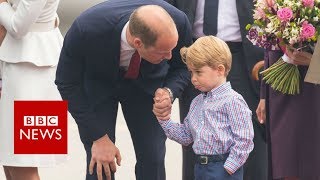 Prince George reluctantly leaves plane in Warsaw- BBC News