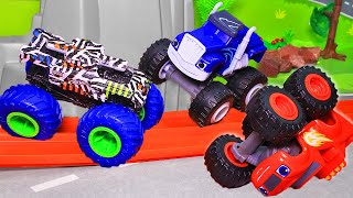 Монстр Траки HOT WHEELS VS ВСПЫШ и ЧУДО МАШИНКИ. Бои игрушечных машинок. Видео про машинки 2020
