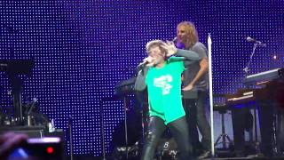 In These Arms, final bow as they walk off stage, Bon Jovi, Las Vegas, 3/19/11