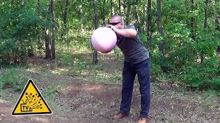Рву грелку сам по просьбам зрителей