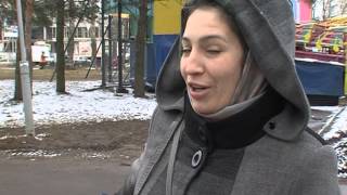 В парке Дзержинского района аттракцион поставили прямо на пешеходную дорожку