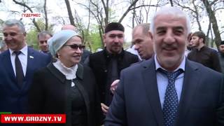 В центре Гудермеса развернулась выставка «Нохчийн мотт»