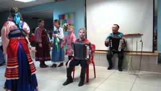 Мальчик-гармонист из Железногорска - попурри и "Катюша"