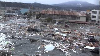 Tsunami in Kesennuma city, ascending the Okawa river
