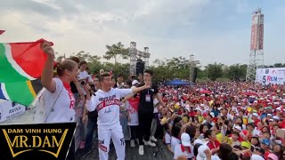 Đàm Vĩnh Hưng Giật Mình Khi Fan Nước Ngoài Hát Tiếng Việt Như Gió