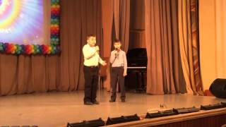 Котельники, фестиваль "Радуга мира". Дети читают Мойдодыр.