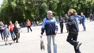 Баба отжигает (9-е мая г.Волноваха 2016)