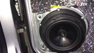 Volkswagen Tiguan замена динамиков в дверях. Установка колонок через проставочные кольца