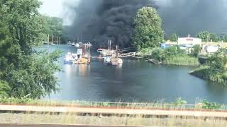 Schiffe brennen in Hamburg Harburg heute 30.06.2019 um 18:36