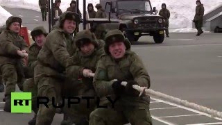 Силач Эльбрус Нигматуллин провел открытую тренировку для солдат