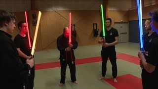 Combat de sabre laser : une discipline en vogue en Normandie