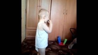 Прикол!Ребёнок 1.5 года играет на гармошке.