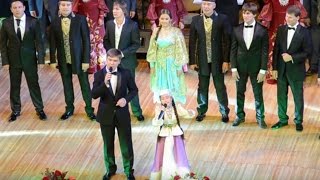 Филюс Кагиров и маленькая Саида Мухаметзянова. Туган тел. 2013г