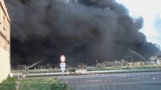 [Großfeuer in Ludwigshafen] alle Einsatzfahrten und die brennende Lagerhalle