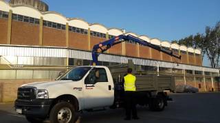 Grúa PM gama pequeña serie 4.5 sobre camioneta Ford