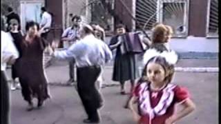 Домашнее Видео - Katie is dancing Russian Dance at the wedding.