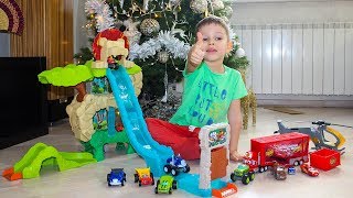 Тёма и подарки Сюрпризы на Новый Год. Что Под Елкой?