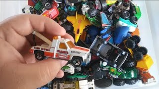 Hot wheels hunting at the flea market!!