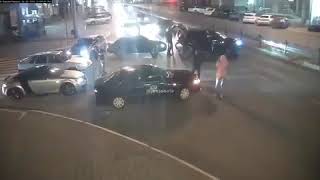 В г. Калуге кавказцы с автоматами танцуют лезгинку.