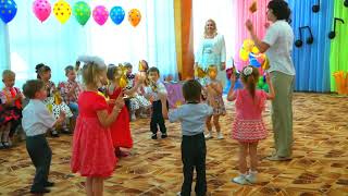 Танец малышей на выпускном в детском саду ? Мы звоночки дзинь