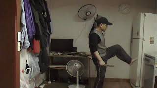 kksd 단검술 knife fighting----knife vs knife  자신의belly복부앞에서knife칼을잡고있는상대의wrist손목이있을때자신의왼손knife칼날로push밀어