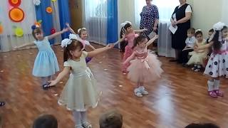 "Я пока что не звезда" Танец на 8 марта в детском саду