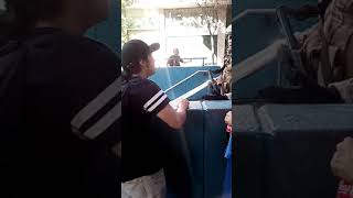 Dialogo entre militares y manifestantes en  estación Santa Lucia