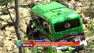 PACITAN - Sopir Ngantuk Mini Bus Rombongan Wisata Masuk Jurang