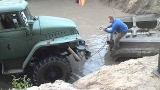 Offroadfreunde Wiesental - Peckfitz Oktober 2015 - Ural 375D versucht BMP zu bergen