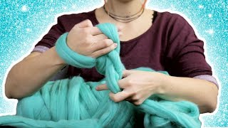 Как связать большой теплый XXL-плед руками. Спицы не нужны!