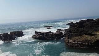 Deburan ombak pagi hari di Pantai KARANG HAWU