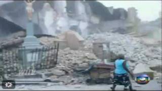 Haiti - Vídeo mostra instantes após terremoto igreja desmorona e cruz fica intacta !