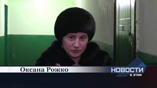 В одном из общежитий города женщина устроила ночлег прямо в подъезде.
