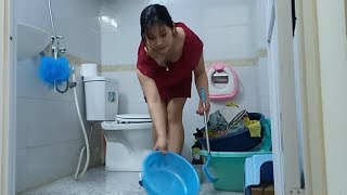 Beautiful Single mother cleaning the bathroom | Clean with me
