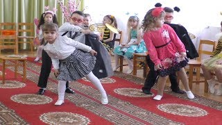 Утренник в детском саду. Шуточный Танец "БОТАНИКИ"/ средняя группа. Танец мальчиков и девочек