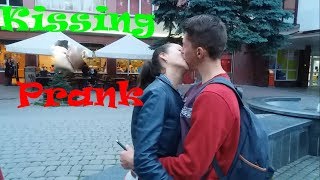 Kissing Prank: ПОЦЕЛУЙ С НЕЗНАКОМКОЙ | РАЗВОД НА ПОЦЕЛУЙ