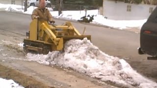 Mini BullDozer Magna Trac Junior moving ice & snow