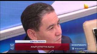 Ауыр атлет Владимир Седов Талдықорғанда өтіп жатқан жарыста жейдесін шешіп, айқайға басты