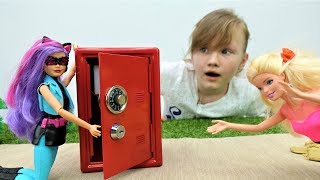 Барби ищет преступника. Видео для девочек на Tube Girl
