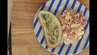 Жареный редис с яйцом и паприкой
