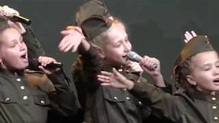 Военные песни. Поют дети.