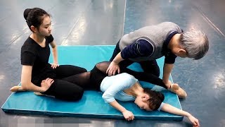 Super strict mandatory flexibility training for ballet candidates in China