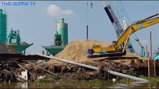 xem dàn cẩu bánh xích khủng làm trên con sông lớn nhất kiên giang