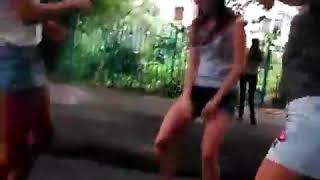 Школьницы танцуют тверк 18 (ДЕВЧОНКИ ТАНЦУЮТ ТВЕРК. ДЕВОЧКИ ТВЕРКАЮТ)
